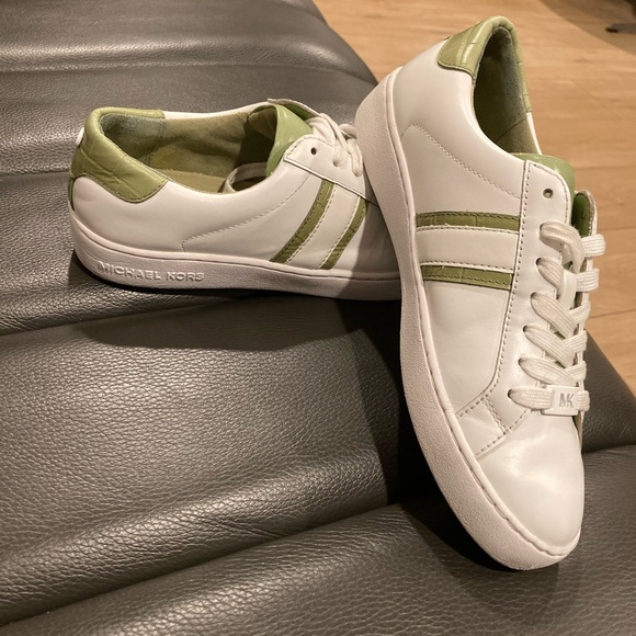 Michael Kors Irving Stripe Lace UP Sneaker Size 6.5 - Picture 2 of 16